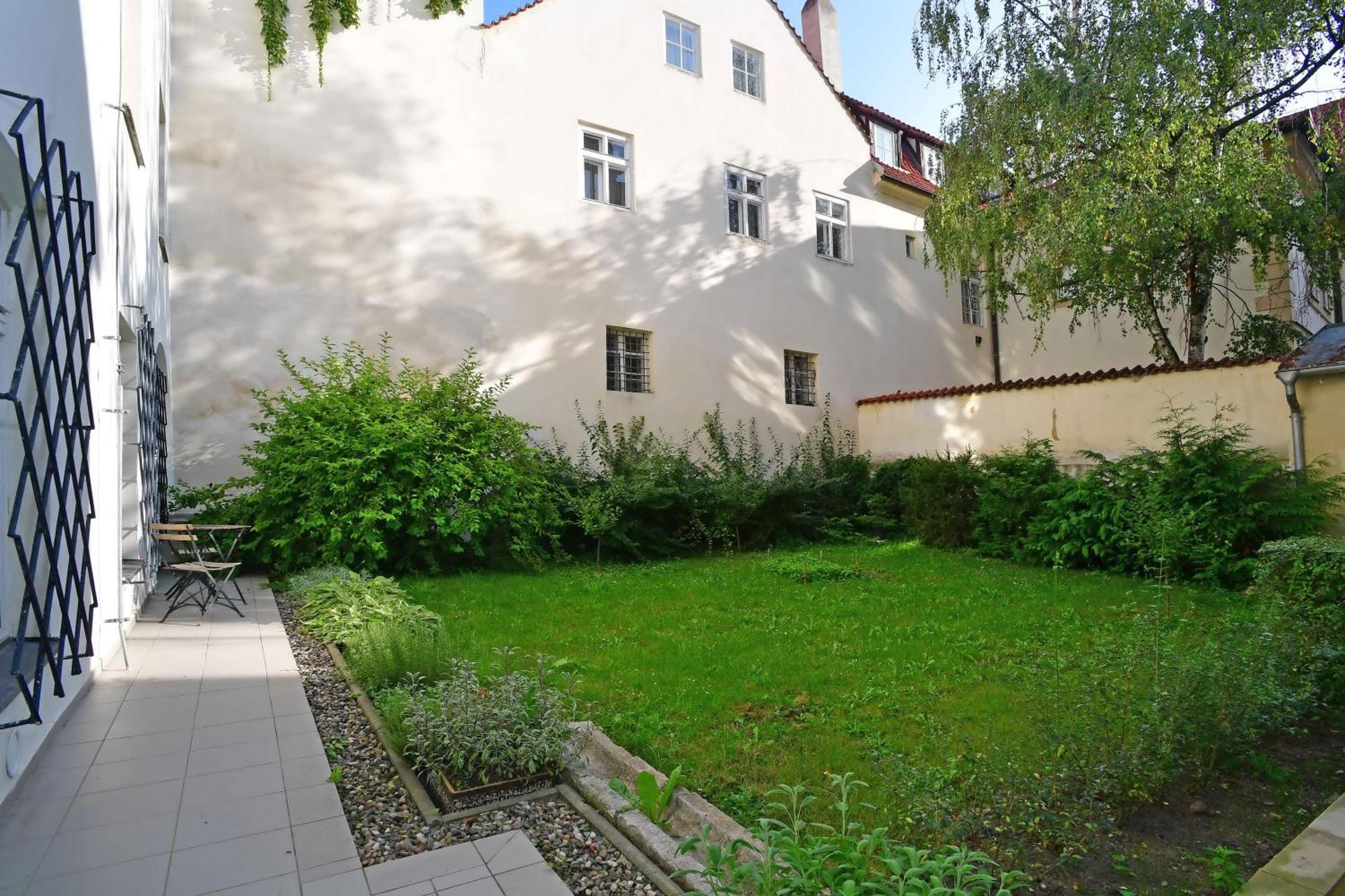 Romantic Apartment Under The Prague Castle 외부 사진